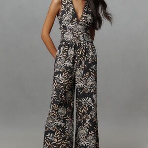 NEW! FARM RIO Black Leaf Print Jumpsuit - Medium w tags